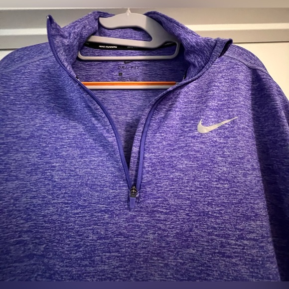EUC Authentic Nike long sleeve women’s Dry Fit Running Top in a heathery purple - Picture 3 of 16